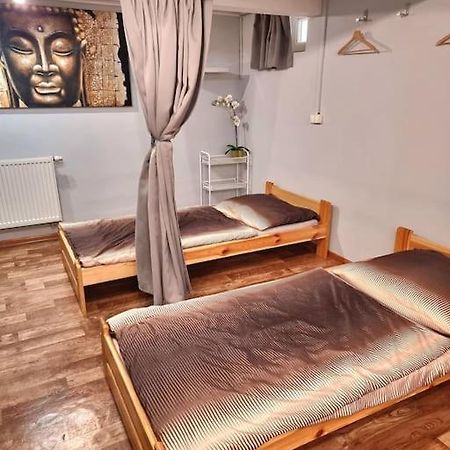 Simple Apartment Near Hockey & Football Arena Братислава Экстерьер фото