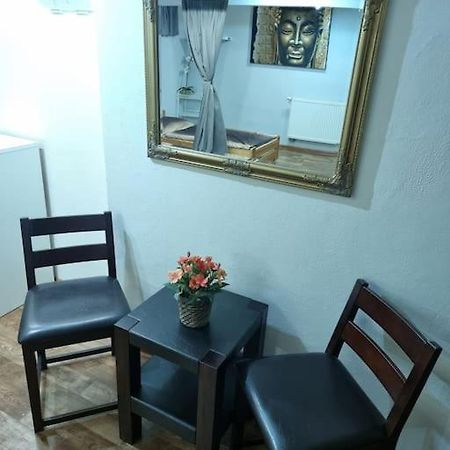 Simple Apartment Near Hockey & Football Arena Братислава Экстерьер фото