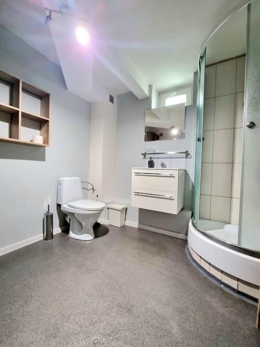 Simple Apartment Near Hockey & Football Arena Братислава Экстерьер фото